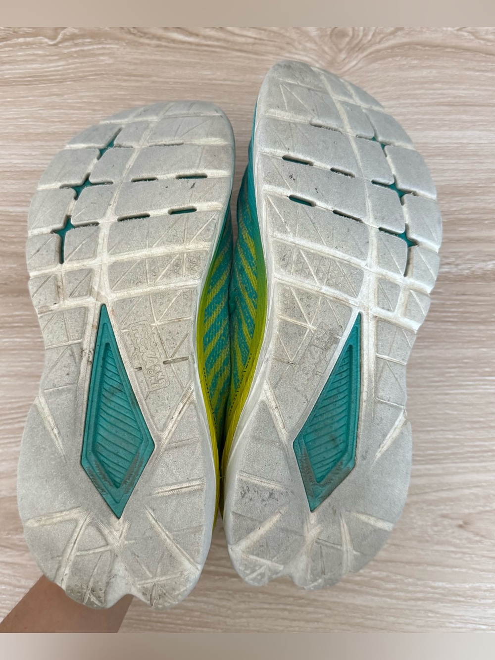 Hoka Women’s 10 B Mach 5 Sneakers Ceramic Teal Blue Yellow Workout Active - Picture 8 of 8
